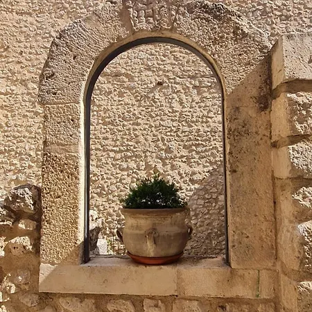 Palazzo Pirro Dimora Storica 4*