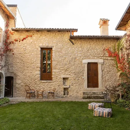 Palazzo Pirro Dimora Storica * Acciano