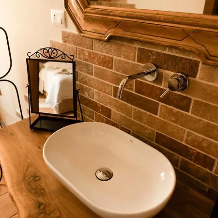 Bed & Breakfast Palazzo Pirro Dimora Storica 4*