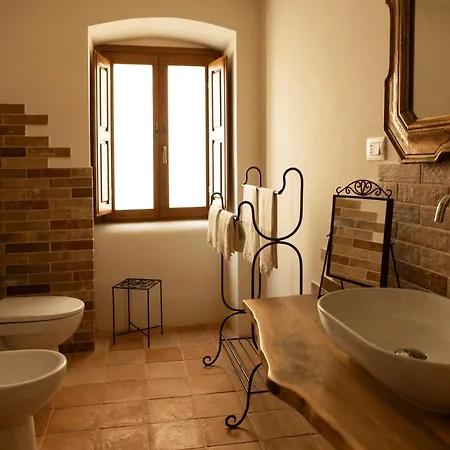 Palazzo Pirro Dimora Storica 4*